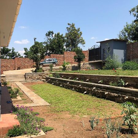 Fort Marigold Hotel Fort Portal Exterior photo